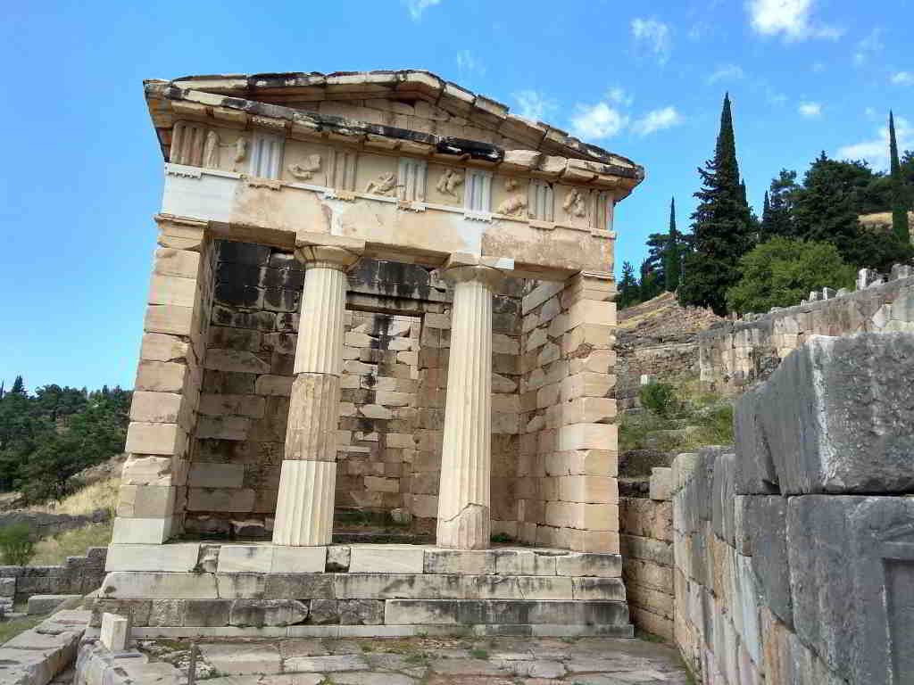 Delphi tour guide - treasury